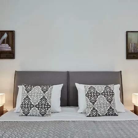 Chic One Bd With Hilton View * Athén